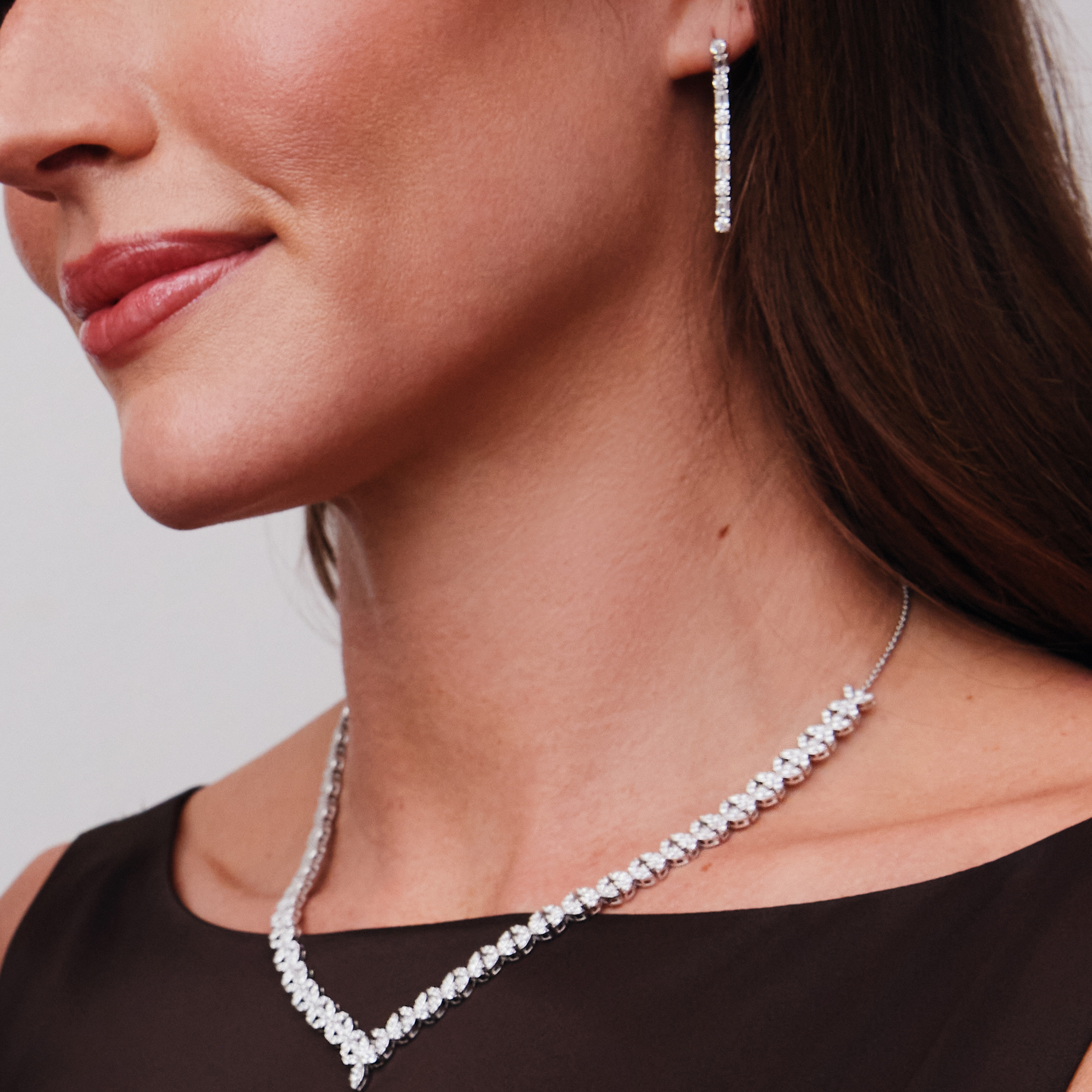 Gwyneth: 6-Prong Accented Marquise