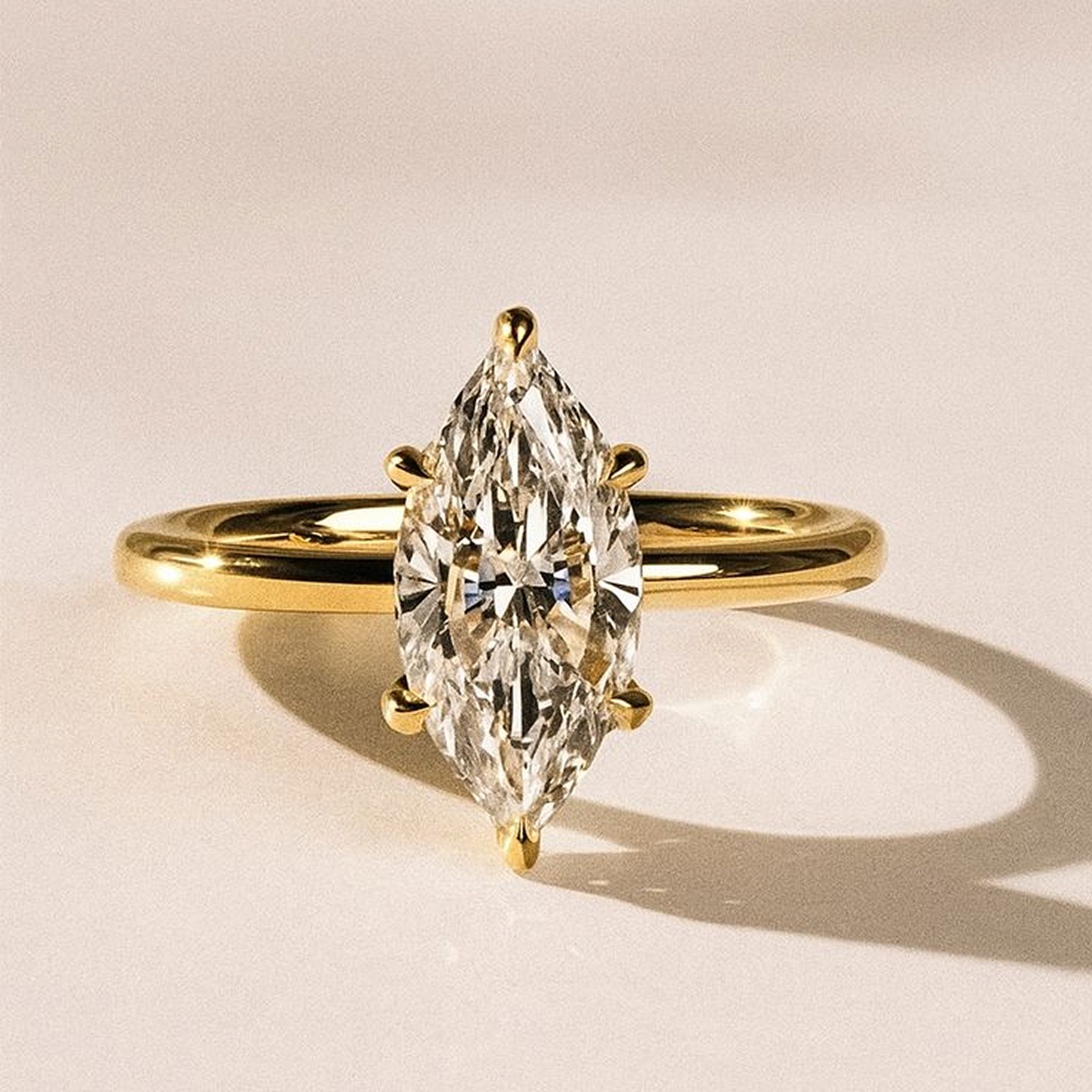 Diamant z laboratoře v zásnubním prstenu